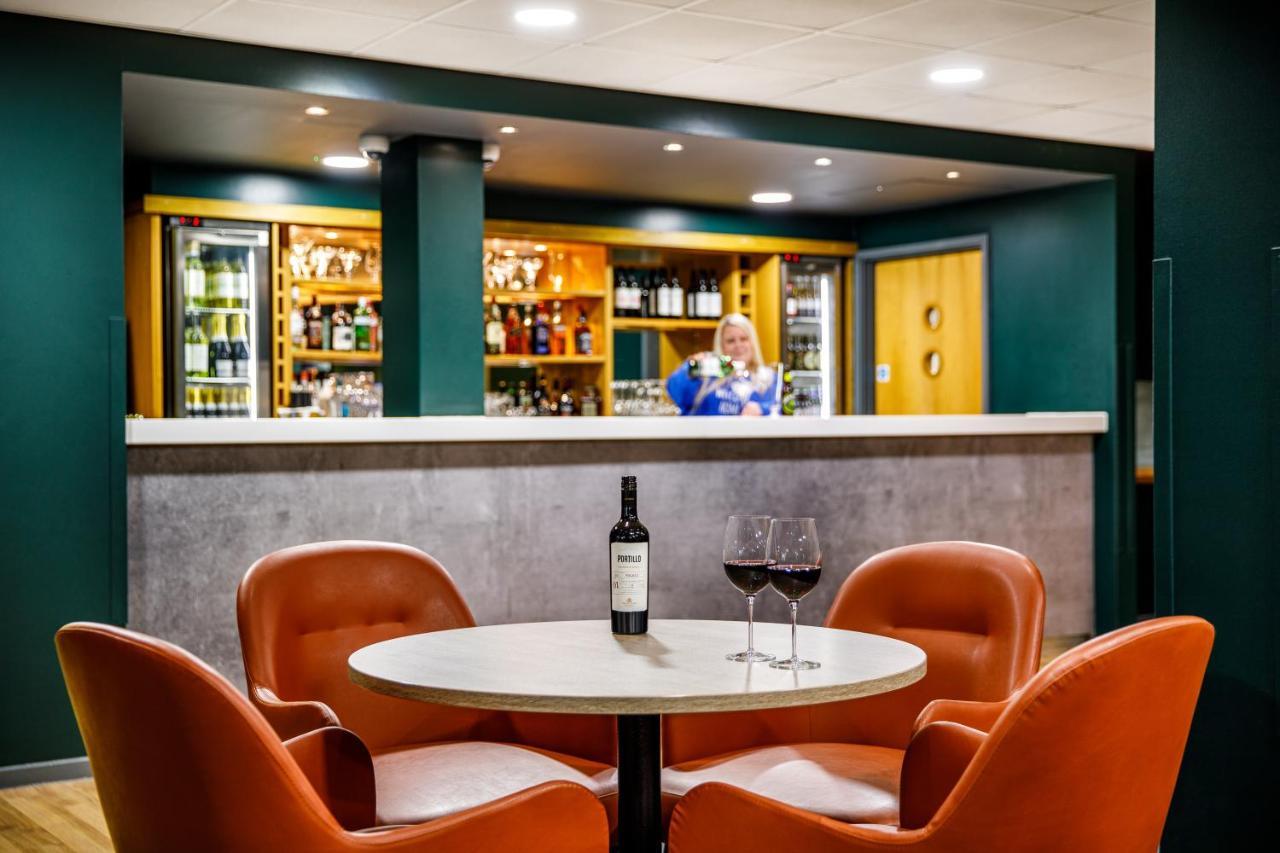 Ibis Budget London Heathrow Terminal 5 Hillingdon Exterior photo