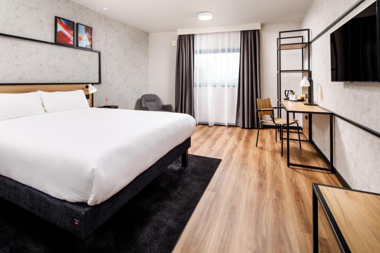 Ibis Budget London Heathrow Terminal 5 Hillingdon Exterior photo
